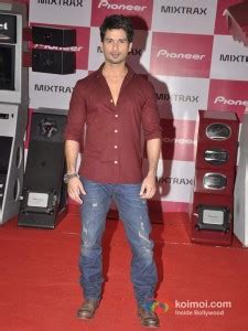 Shahid Kapoor Unveils New Product Of Pioneer MIXTRAX - Koimoi