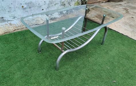 R98-E * Meja Kopi Tempered Glass Top Coffee Table, Home & Furniture, Furniture on Carousell