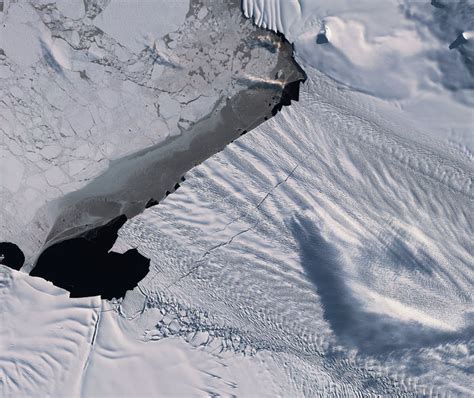Massive new iceberg breaks off Pine Island Glacier in Antarctica - The Washington Post