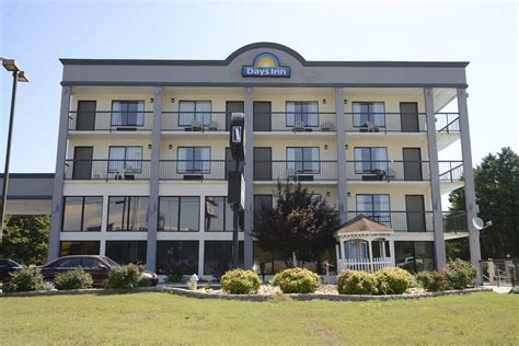 Days Inn by Wyndham Kodak/Sevierville Interstate Smokey Moun | Kodak, TN Hotels