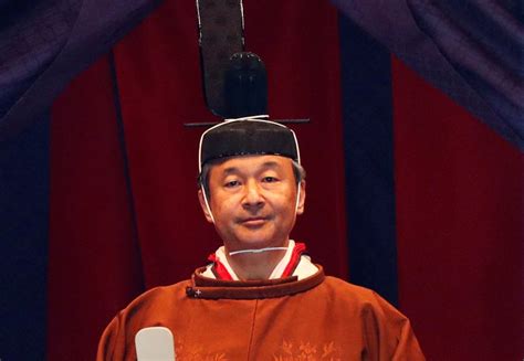 Emperor Naruhito officially takes Chrysanthemum Throne after abdication of his dad | Metro News