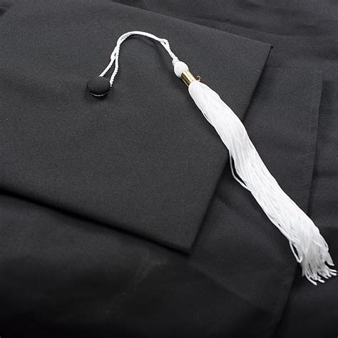 Graduation Cap + Tassel – Grads Market