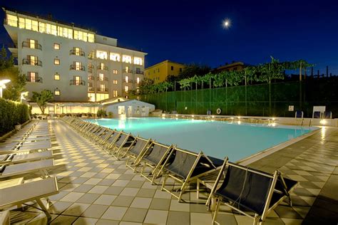 The SWIMMING POOL of the Grand Hotel Flora, SORRENTO