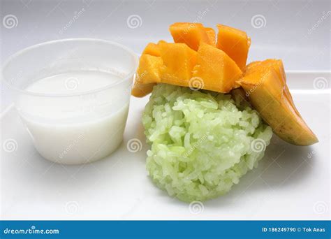 `Pulut Mangga` or Mango with Sticky Rice Stock Photo - Image of dessert ...