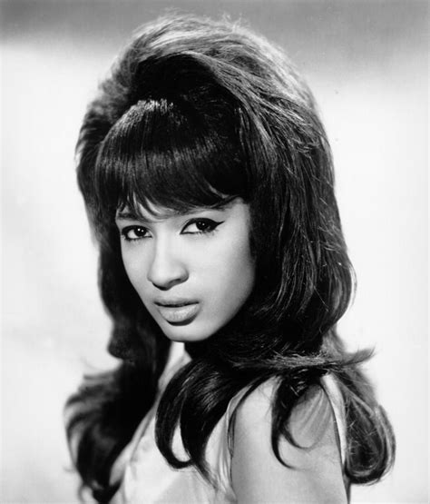Ronnie Spector's Sharp '60s Cat Eye Looks Just as Gorgeous Today—& This DIY Proves It | Diy ...