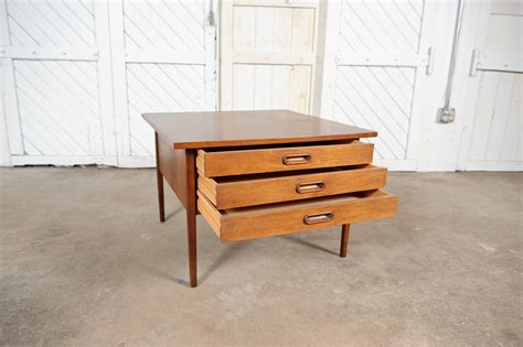 Danish Mid-Century Modern End Table w/ Three Drawers – warehouse 414