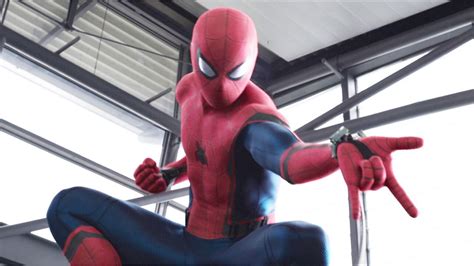 Spider-Man's New Suit in SPIDER-MAN: HOMECOMING Can Do More Than Peter Parker Realizes — GeekTyrant