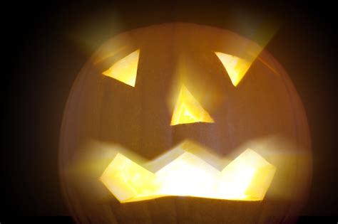 Image of spooky lantern | CreepyHalloweenImages