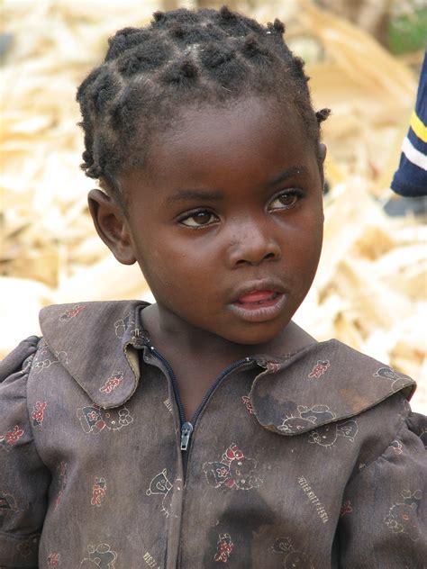 File:A small girl from small village - Zambia.jpg - Wikipedia, the free ...