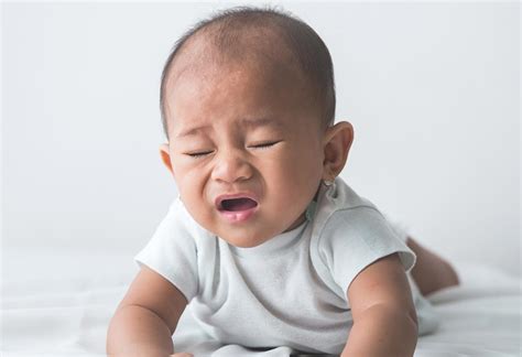 Baby Sneezing: Causes, Signs and When to Worry