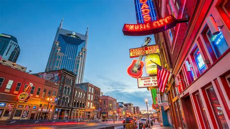 13 Best Nightlife Spots In Nashville for A Great Night Out