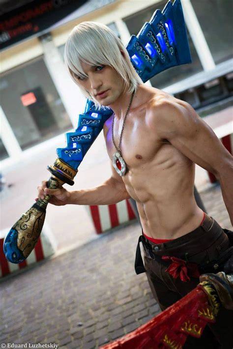 Dante Cosplay by Leon Chiro in Rimini Comix 2013 by ~LeonChiroCosplayArt on deviantART Dante ...