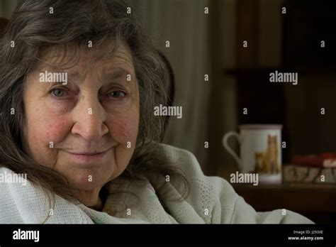 Portrait of an old lady hi-res stock photography and images - Alamy