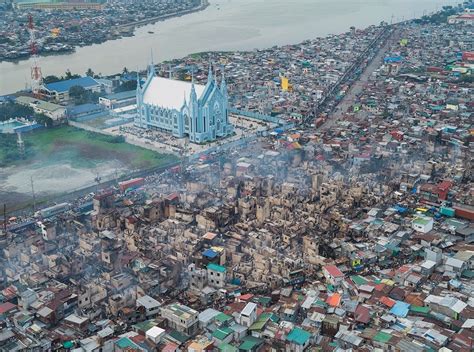 Aerial photos of slums of Manila, Philippines by Bernhard Lang ...