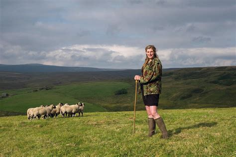 Interview with Amanda Owen, the Yorkshire Shepherdess