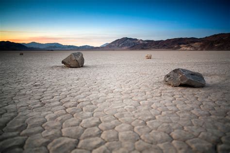 Sailing Stones – Romain Guy