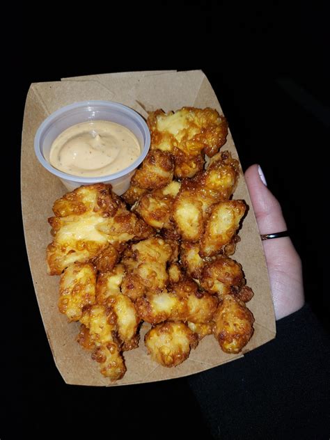 Wisconsin fried cheese curds Fried Cheese, Cheese Fries, Tasty, Yummy ...