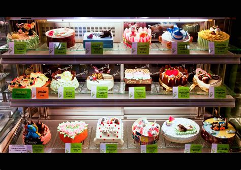 Too pretty to eat | This was at an ice cream cake shop in Ho… | Flickr