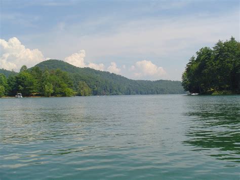 File:Lake Glenville North Carolina.jpg - Wikimedia Commons