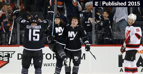 Trying to Draw In Fans, Islanders Dip Into New Palette - The New York Times