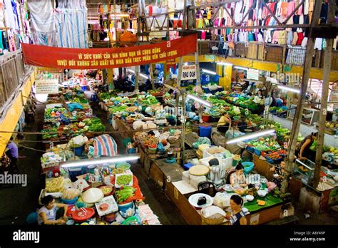 Inside Dong Xuan Market Hanoi Vietnam Stock Photo - Alamy
