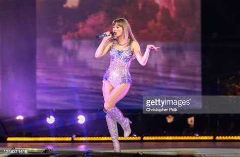 6,852 Taylor Swift Las Vegas Stock Photos, High-Res Pictures, and Images - Getty Images