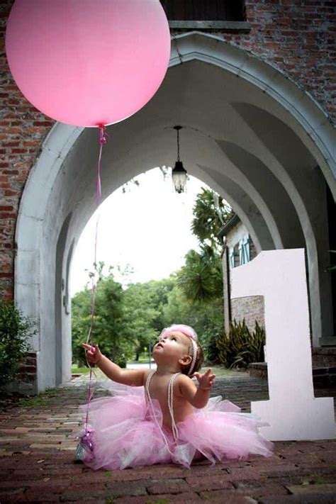 22 Fun Ideas For Your Baby Girl's First Birthday Photo Shoot