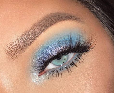 Blue Eyeshadow in 2020 | Artistry makeup, Eyeshadow makeup, Blue eye makeup