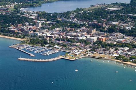 21 BEST Things To Do In Traverse City, Michigan