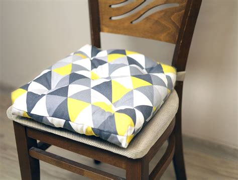 DIY Chair Cushion - How To Make A Chair Cushion [VIDEO] ⋆ Hello Sewing | Diy chair, Diy chair ...