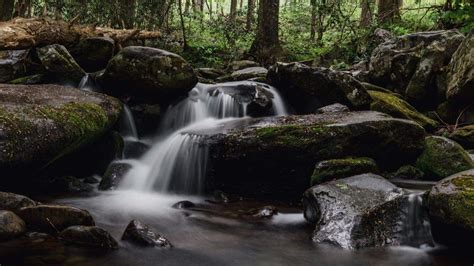 Exploring the 10 Most Beautiful Smoky Mountain Waterfalls - usatales.com