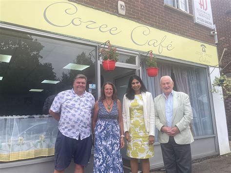 Suella Welcomes Growing Support Hub for Wellbeing at Cozee Café in Fareham | Suella Braverman