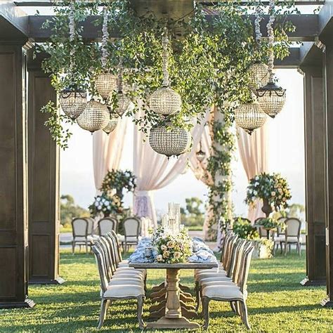 Retirado de TAMBÉM VOU CASAR | Outdoor wedding decorations, Fun wedding decor, Wedding decor elegant