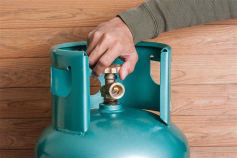 How Much Should I Open the Valve on the Propane Tank? - Home Appliance Hub