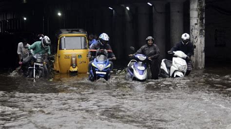 Chennai Rains: Red Alert Sounded, School collges declared holiday, Private Offices Told to Work ...