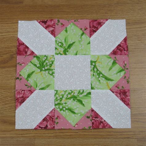 Easy Pattern – Prairie Flower Quilt Block | Flower quilt patterns, Prairie flower, Flower quilt