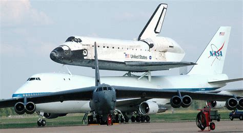 747 Transporting Discovery Space Shuttle Photograph by Science Source ...