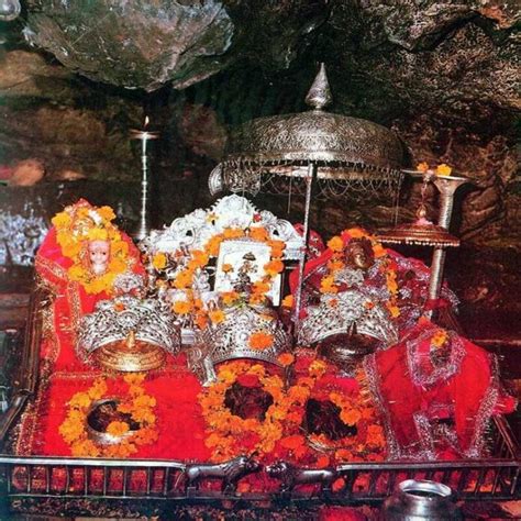 Vaishno Devi Ke Bhajan & Aarti Lyrics | ॐ जय वैष्णवी माता