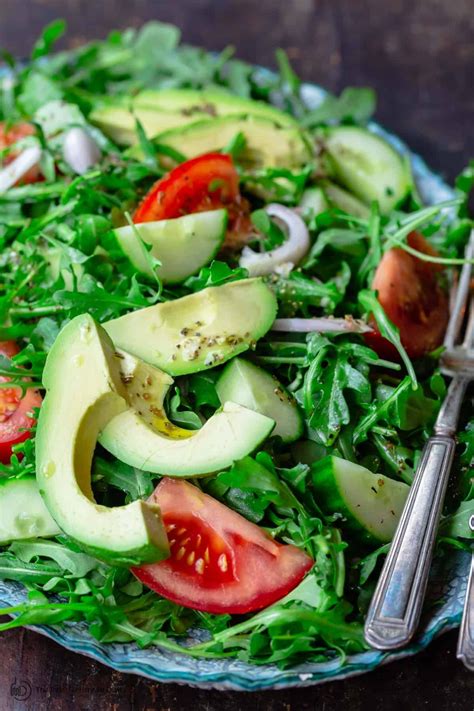 Simple Lemony Arugula Salad with Avocado | The Mediterranean Dish | Recipe | Arugula salad ...