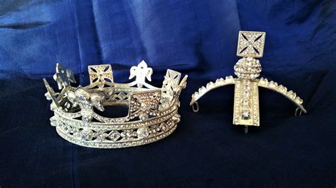 Queen Victoria Mini crown replica, Gemmeus. Handcrafted, Designer Maker ...