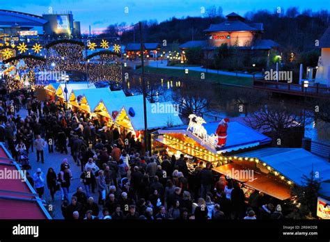 Christmas market at the CentrO shopping centre, Oberhausen, Ruhgebiet, North Rhine-Westphalia ...