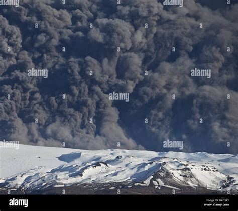 Volcanic Ash Cloud from Eyjafjallajokull Volcano Eruption, Iceland Stock Photo - Alamy