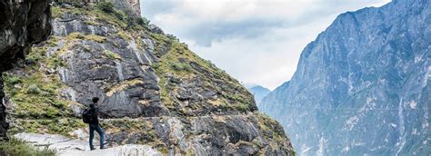 2 Days Tiger Leaping Gorge Hiking Tour, Hiking in Yunnan