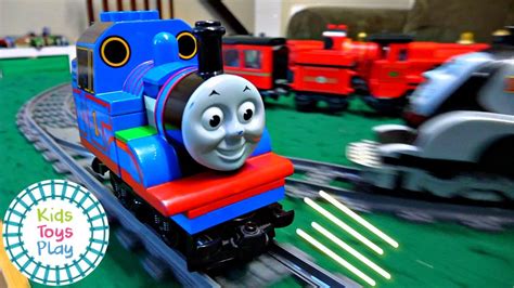 How to Make a Moving LEGO Thomas the Tank Engine Train - YouTube