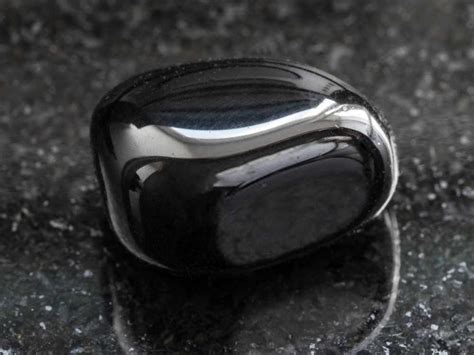 Black Onyx: The Ultimate Guide to Meaning, Properties, Jewelry & Everything You Need to Know ...