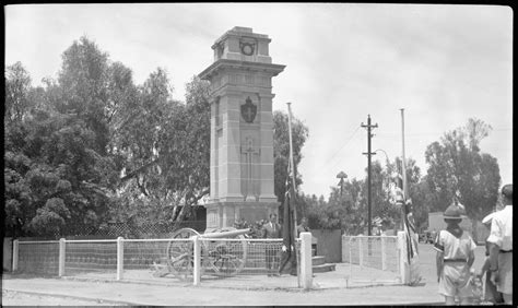 Ceremony at Carnarvon War Memorial - JPG 503.1 KB