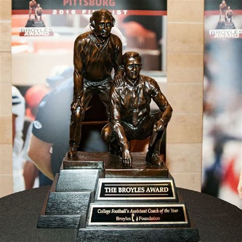 5 finalists named for Broyles Award honoring college football's top ...