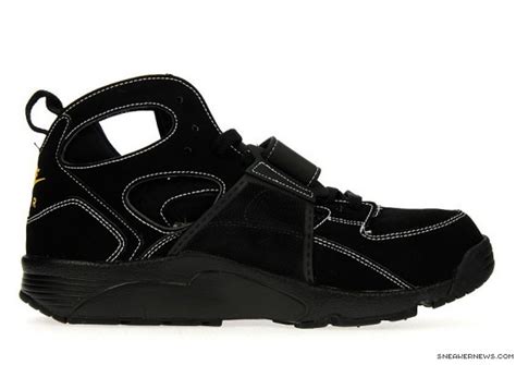 Nike Air Trainer Huarache - Black - White - SneakerNews.com