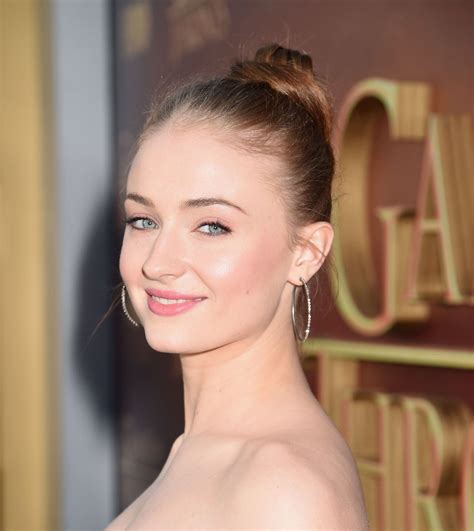 'Game of Thrones' actress Sophie Turner Full HD Images & Wallpapers ...