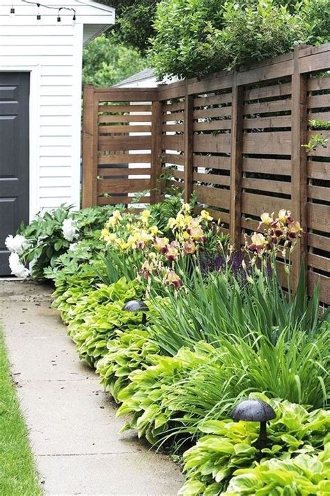 50 Front Yard Fence Ideas That You Need To Try - SWEETYHOMEE